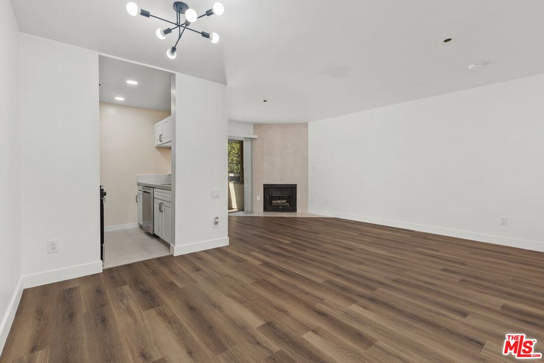 10960 ASHTON AVE Unit: 101