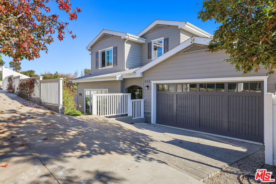 832 LAS LOMAS AVE