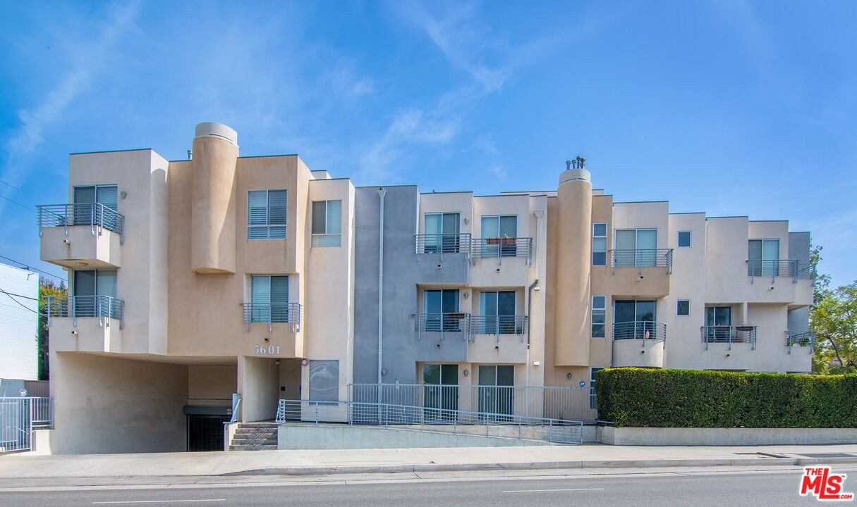 5601 W Olympic Blvd Unit: 301