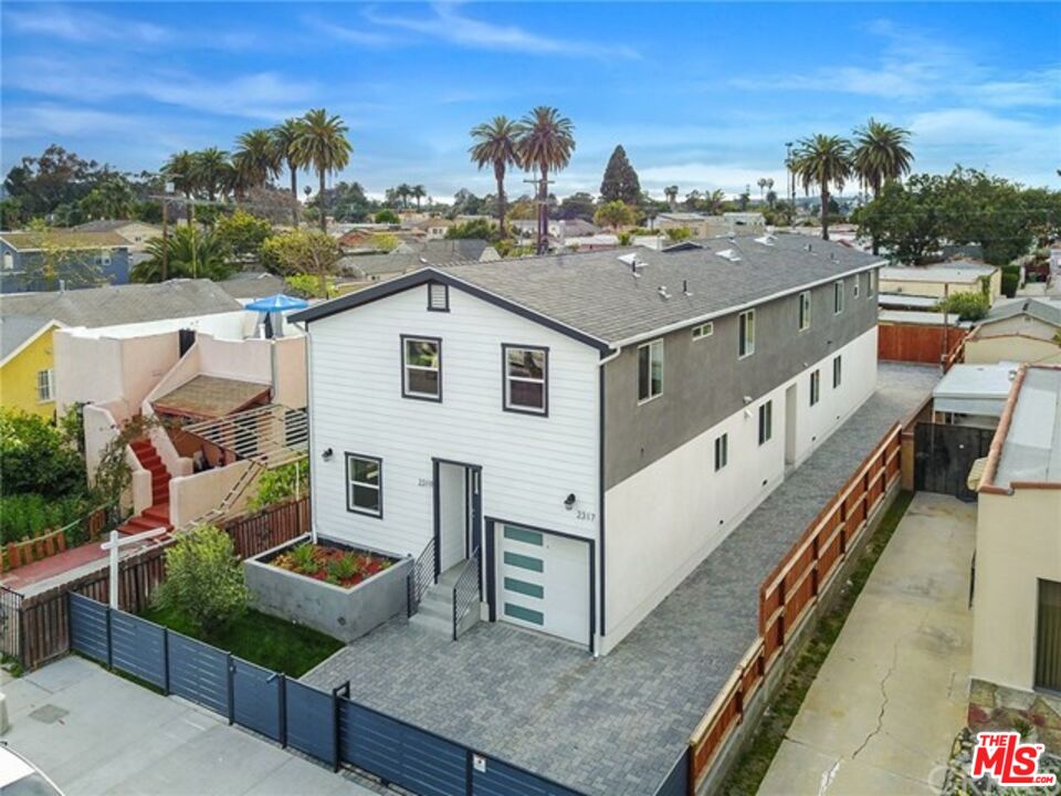 2319 S Redondo Blvd