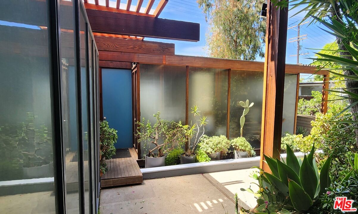 10565 National Blvd Unit: 4