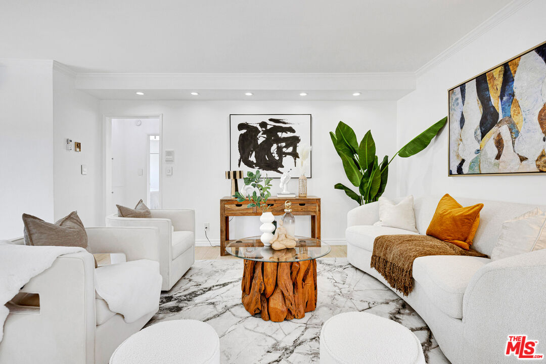1632 Camden Ave Unit: 203