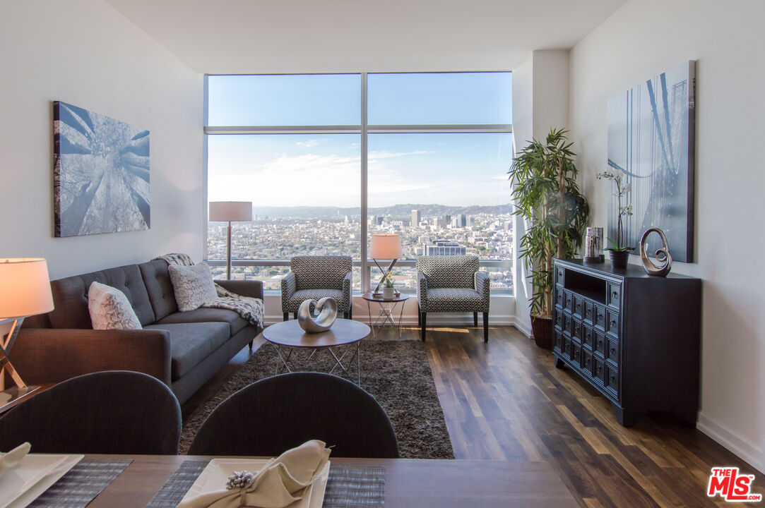 Photo of 900 W Olympic Blvd, Los Angeles, CA 90015