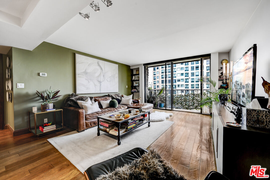 10535 Wilshire Blvd Unit: 712