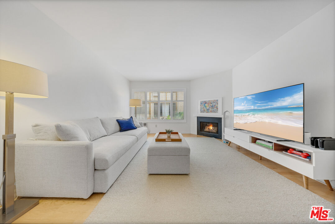 2141 S Bentley Ave Unit: 107