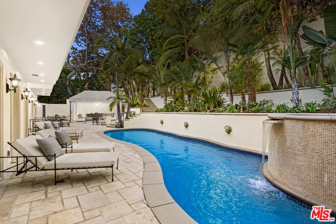 1350 Benedict Canyon Dr