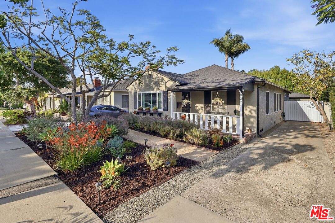 8024 Holy Cross Pl
