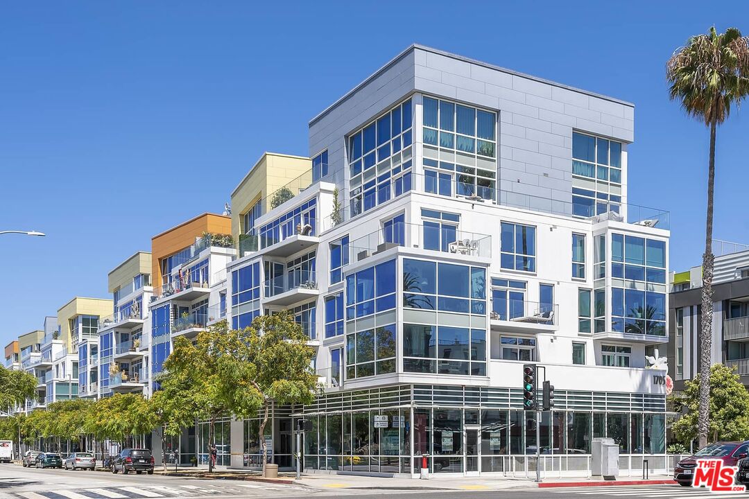 1705 Ocean Ave Unit: 206