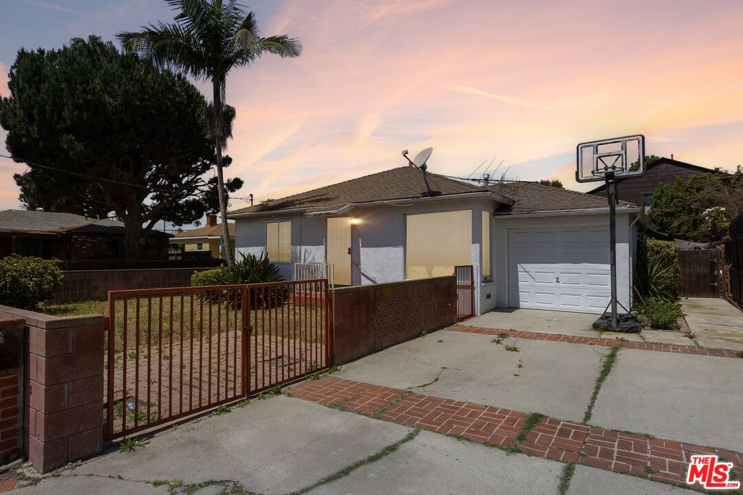 11257 Greenlawn Ave