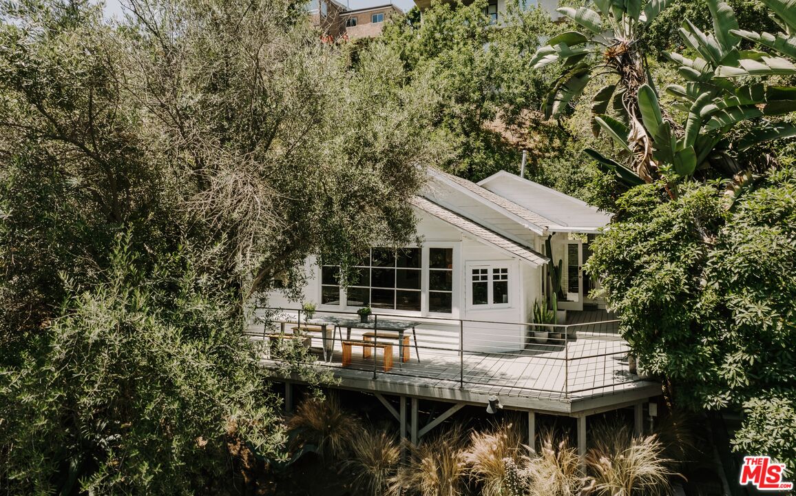 2307 Holly Dr