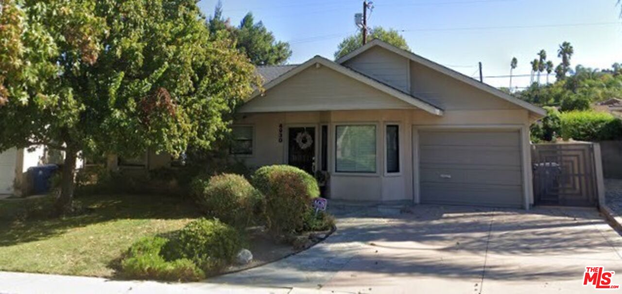Photo of 4930 Garden Grove Ave, Tarzana, CA 91356