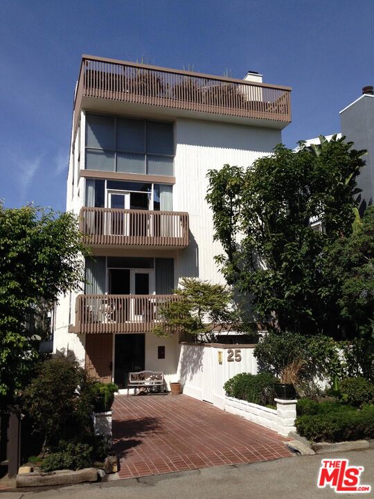 25 PRIVATEER ST