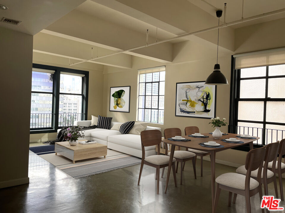 315 W 5th ST Unit: 301