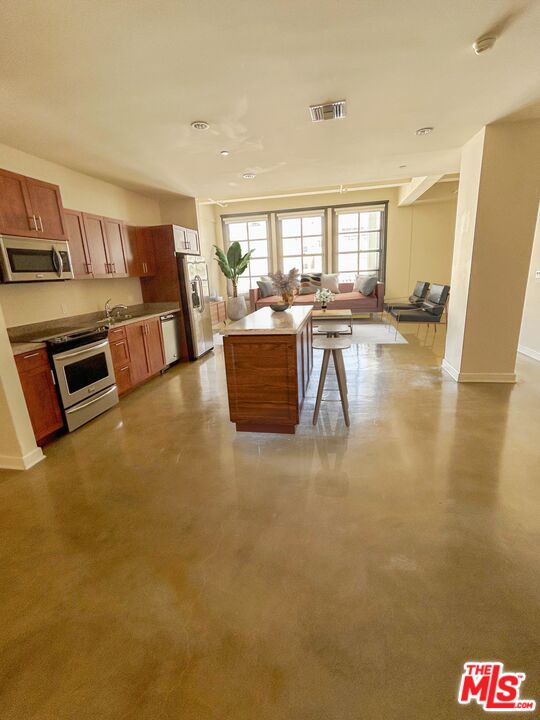 315 W 5th ST Unit: 704