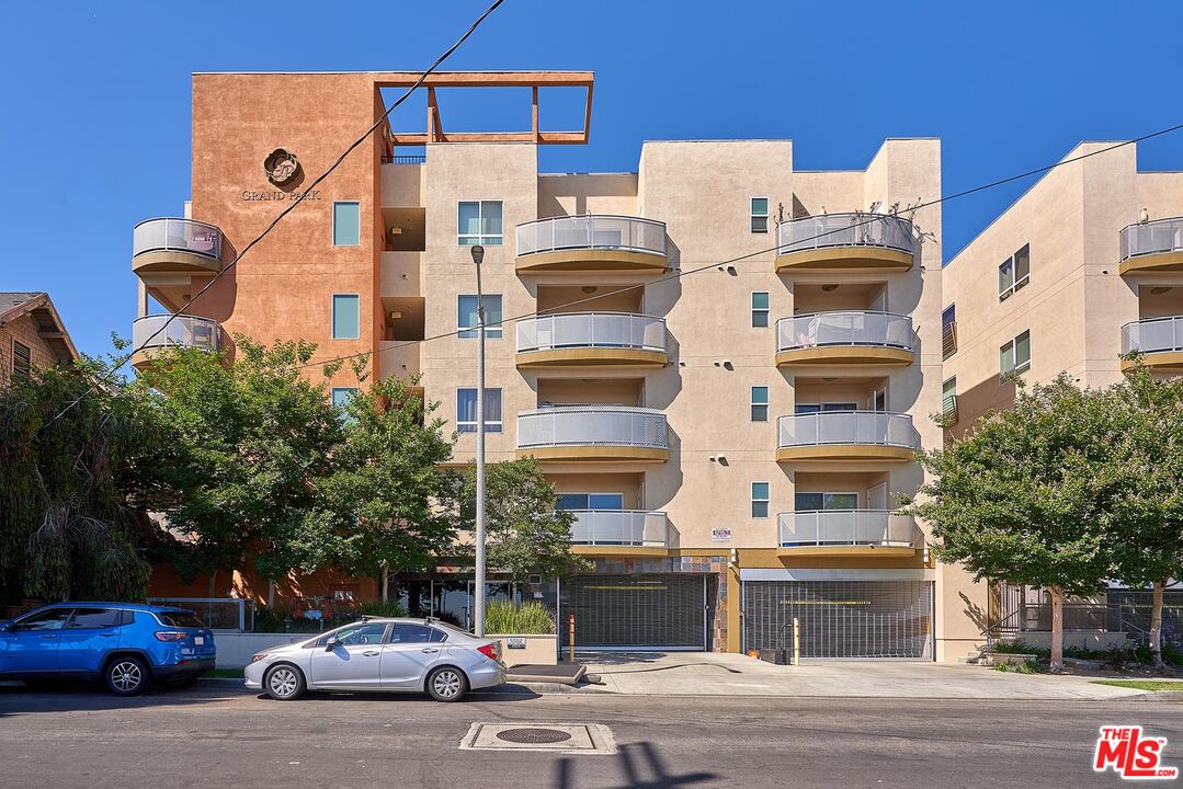 2321 W 10th St Unit: 102