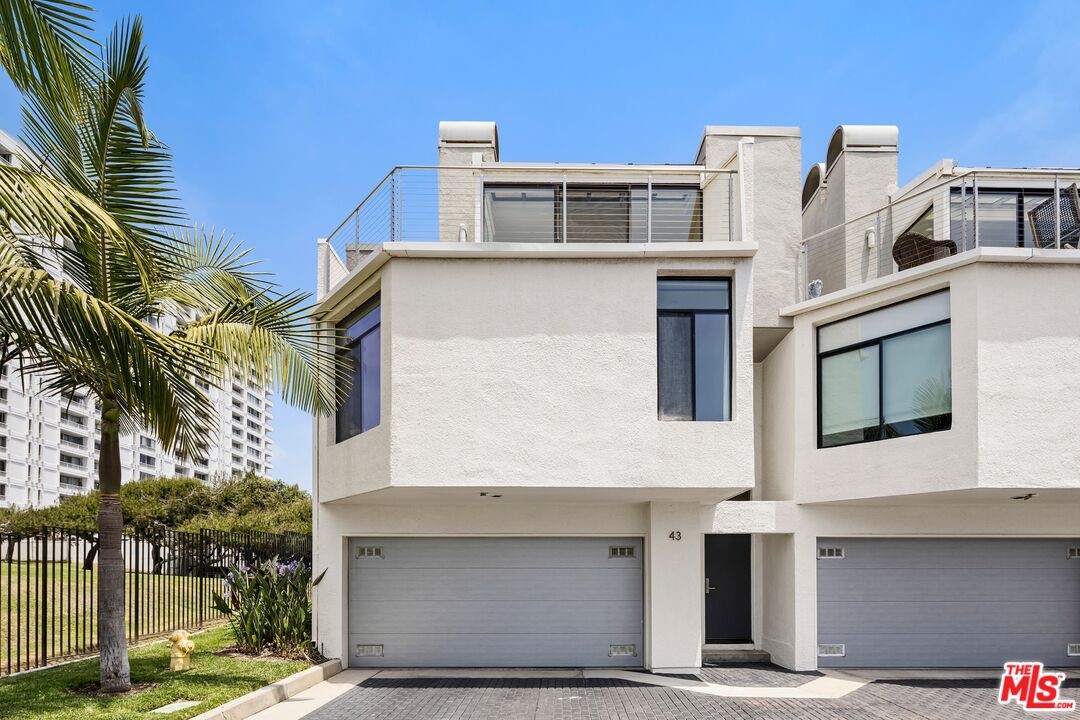 43 Sea Colony Dr