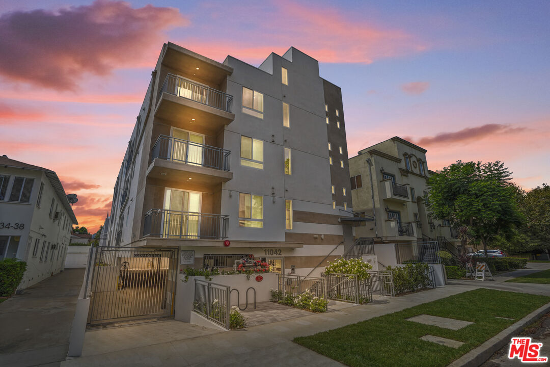 11042 La Maida St Unit: 203