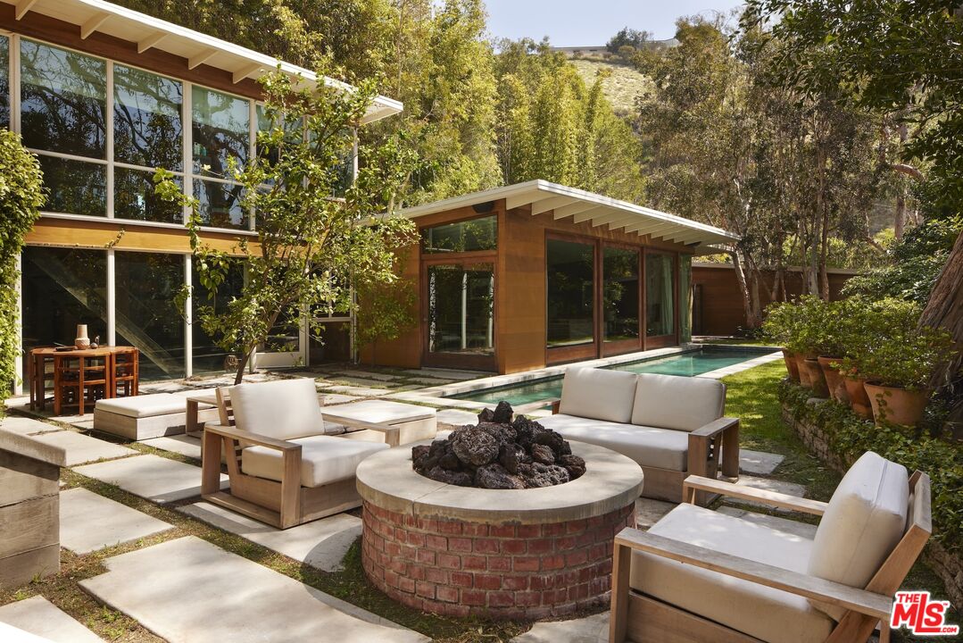 1657 Marmont Ave