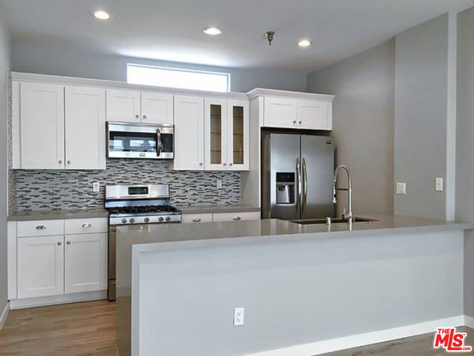 10560 SANTA MONICA Unit: 305