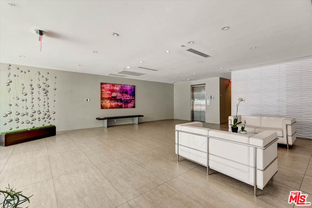 11657 Chenault St Unit: 202