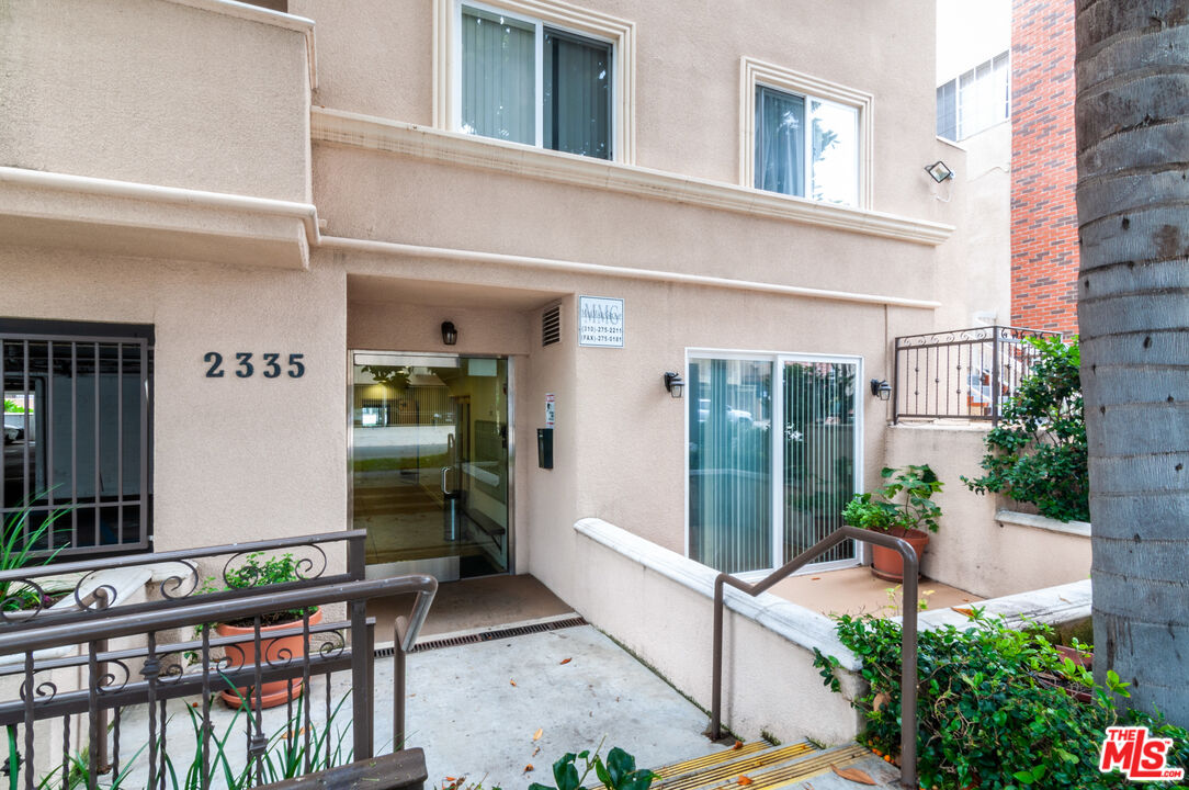 2335 S Bentley Ave Unit: 104