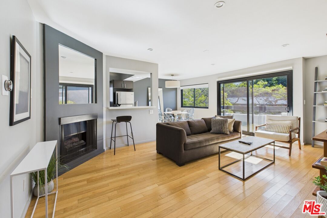 888 Hilgard Ave Unit: 205A