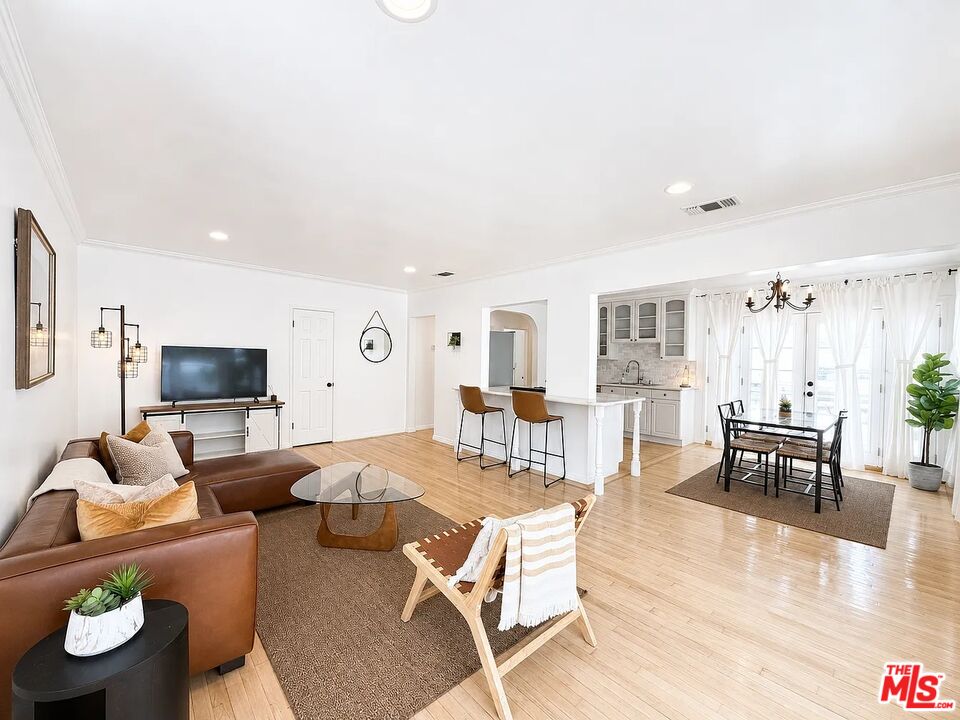 834 Lincoln Blvd Unit: 5