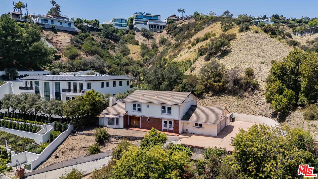 1181 Somera Rd