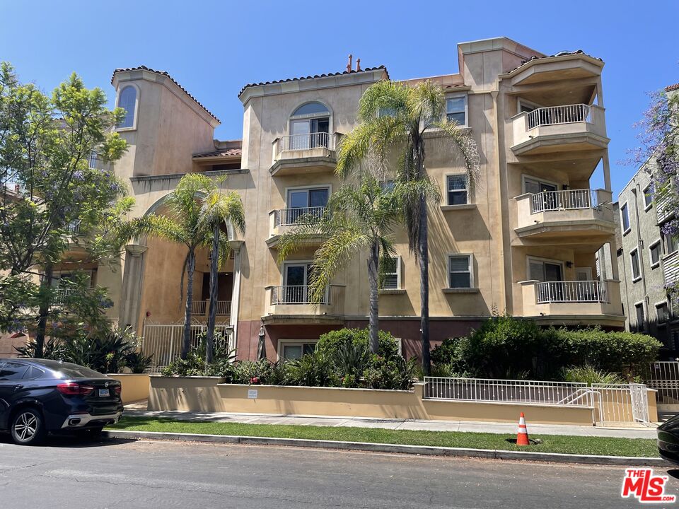 1511 Camden Ave Unit: 104