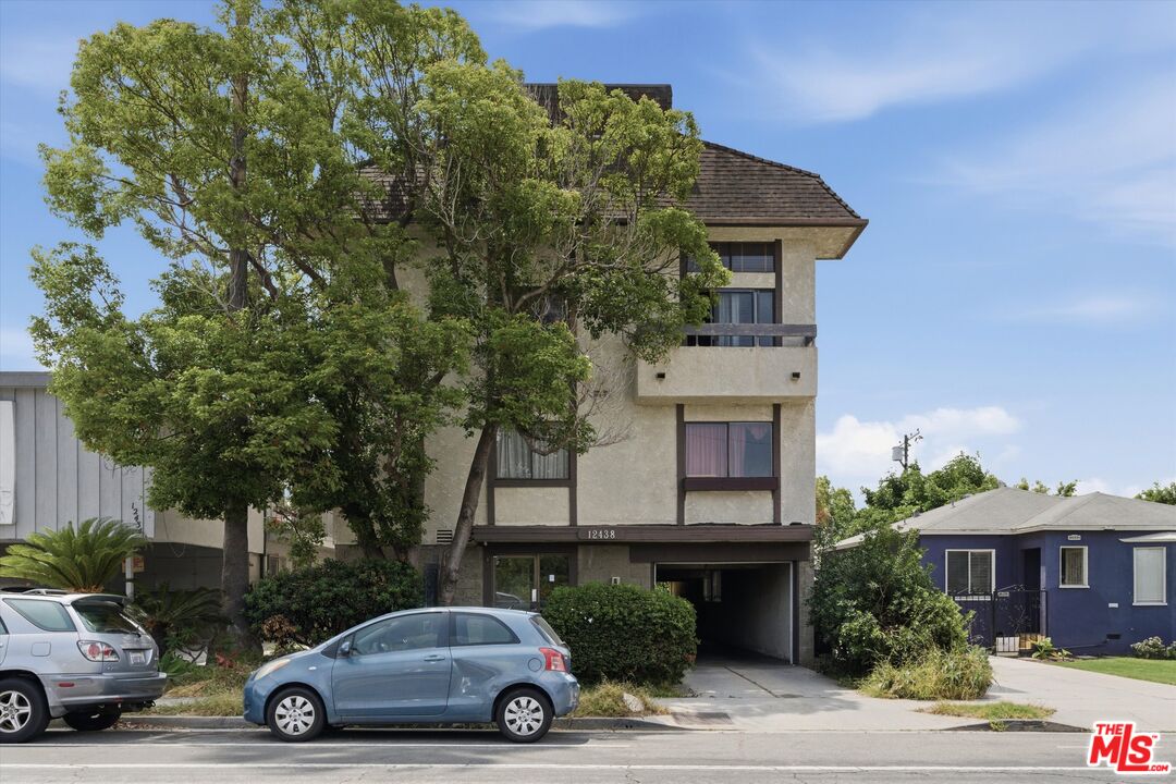 12438 Short Ave Unit: 4