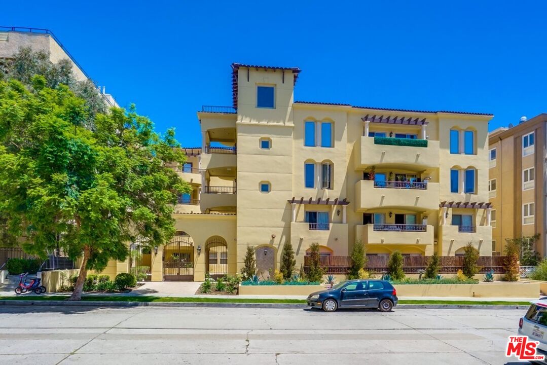 1522 Amherst Ave Unit: 402