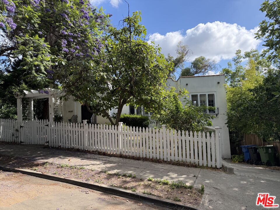 1546 Elevado St