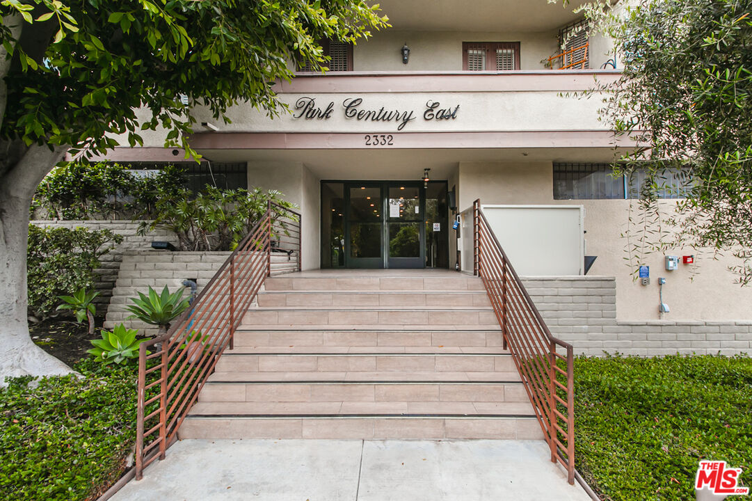 2332 Fox Hills Dr Unit: 304