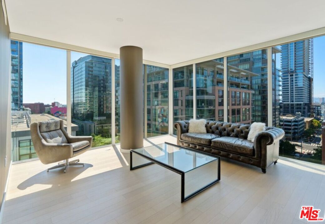 Photo of 1050 S Grand Ave, Los Angeles, CA 90015