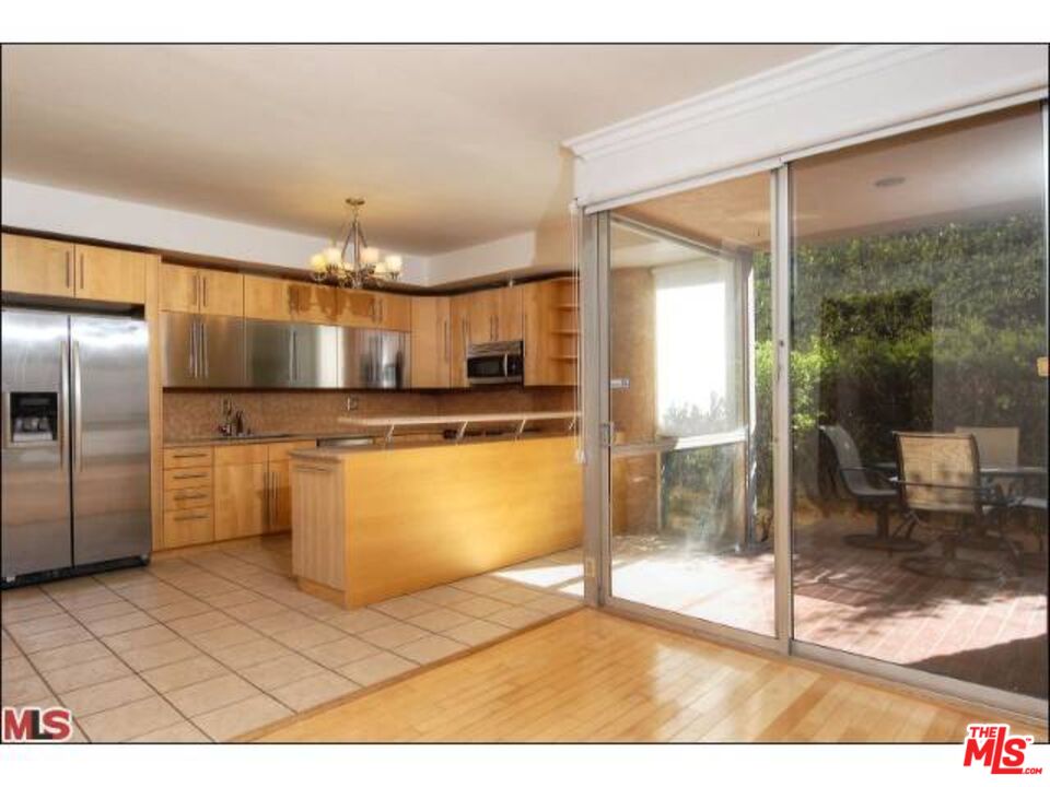 318 N Maple Dr Unit: C106