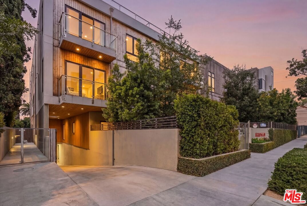 1041 N Spaulding Ave Unit: 203