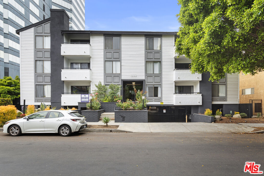 1226 Amherst Ave Unit: 304