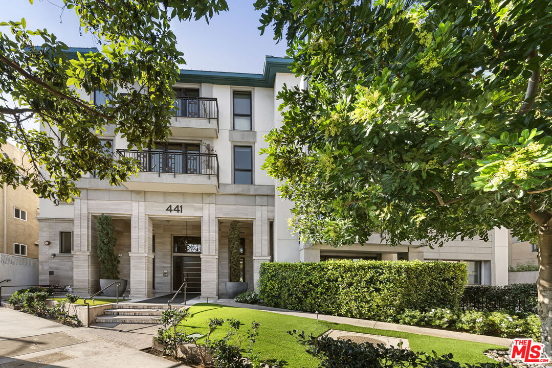 441 S Barrington Ave Unit: 311