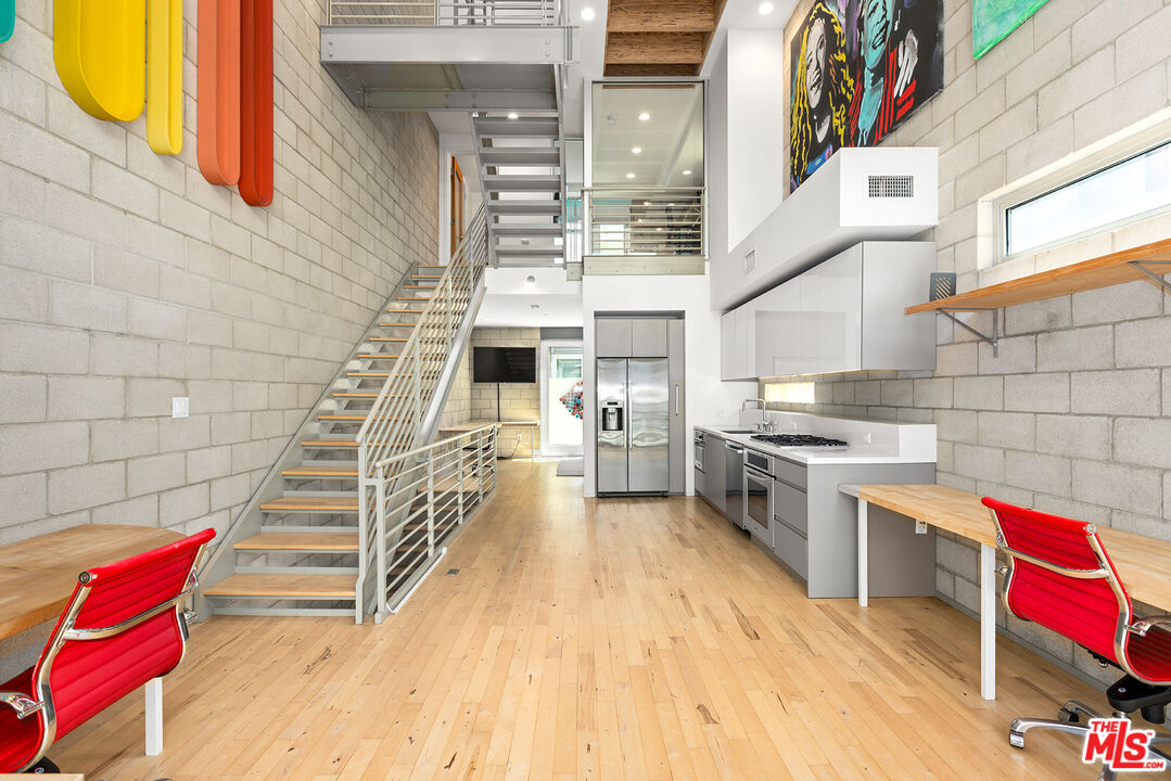 3450 Cahuenga Blvd Unit: 607
