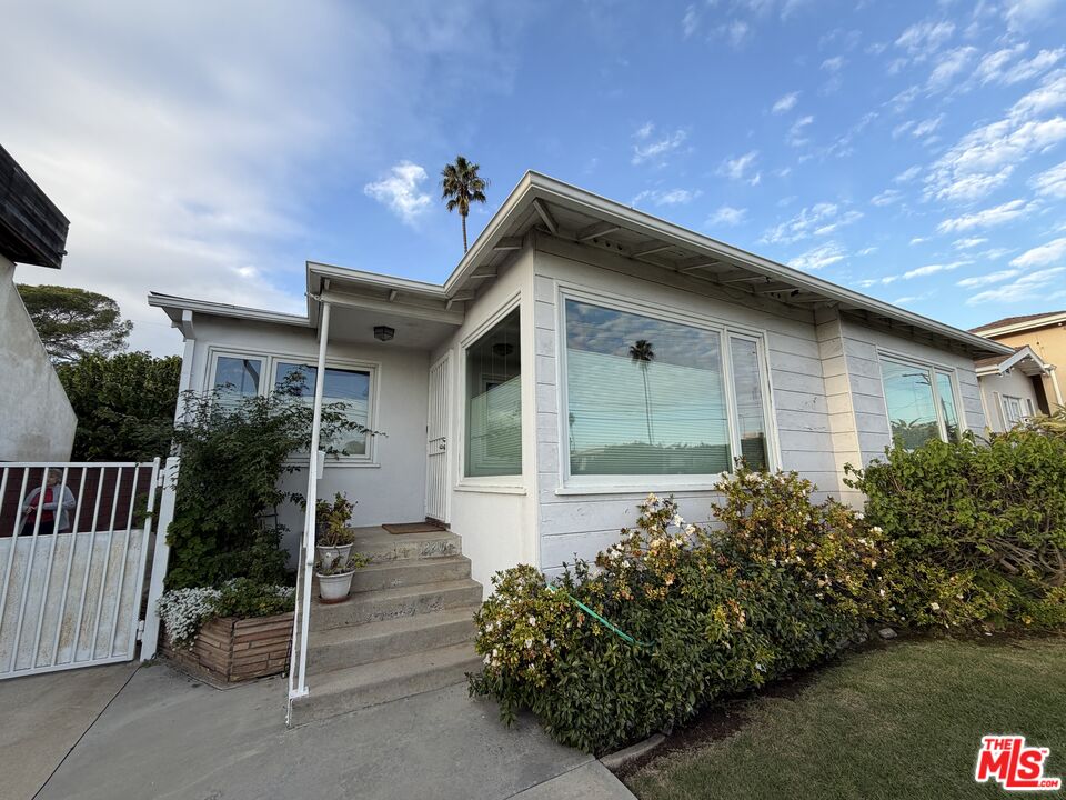 12207 Palms Blvd
