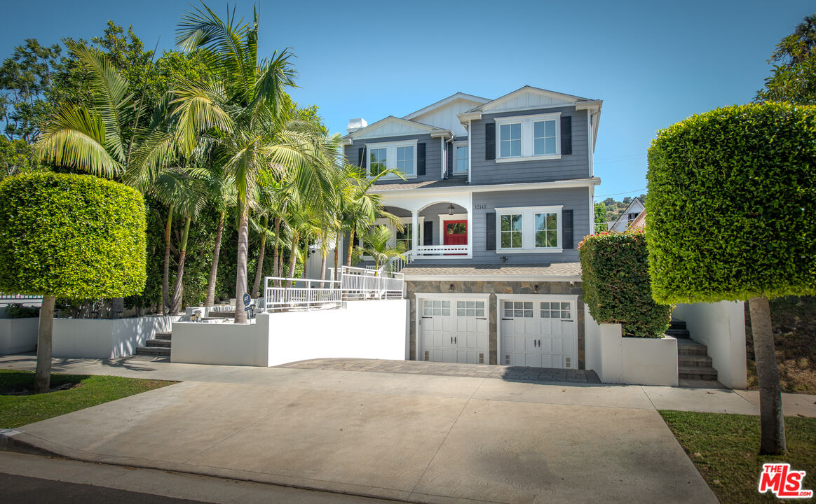 Photo of 12142 Hollyglen Pl, Studio City, CA 91604