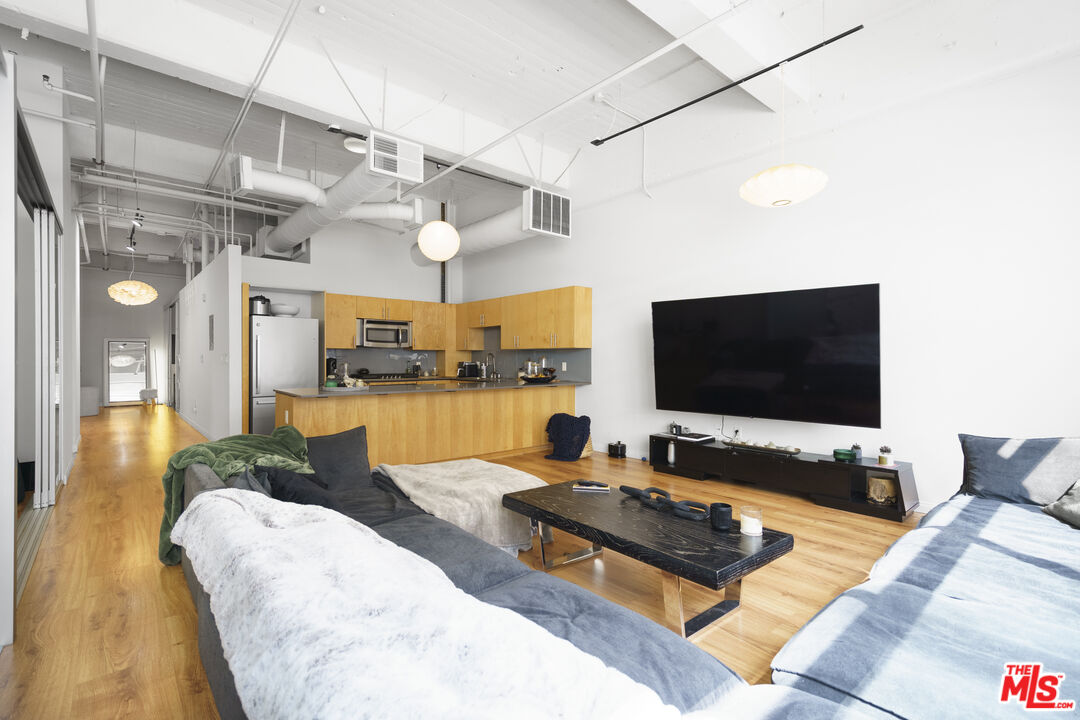 Photo of 1130 S Flower St, Los Angeles, CA 90015