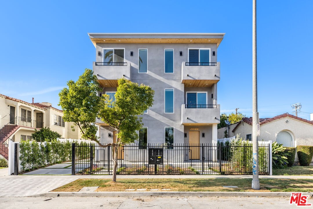 5225 W 20th St Unit: 1/4