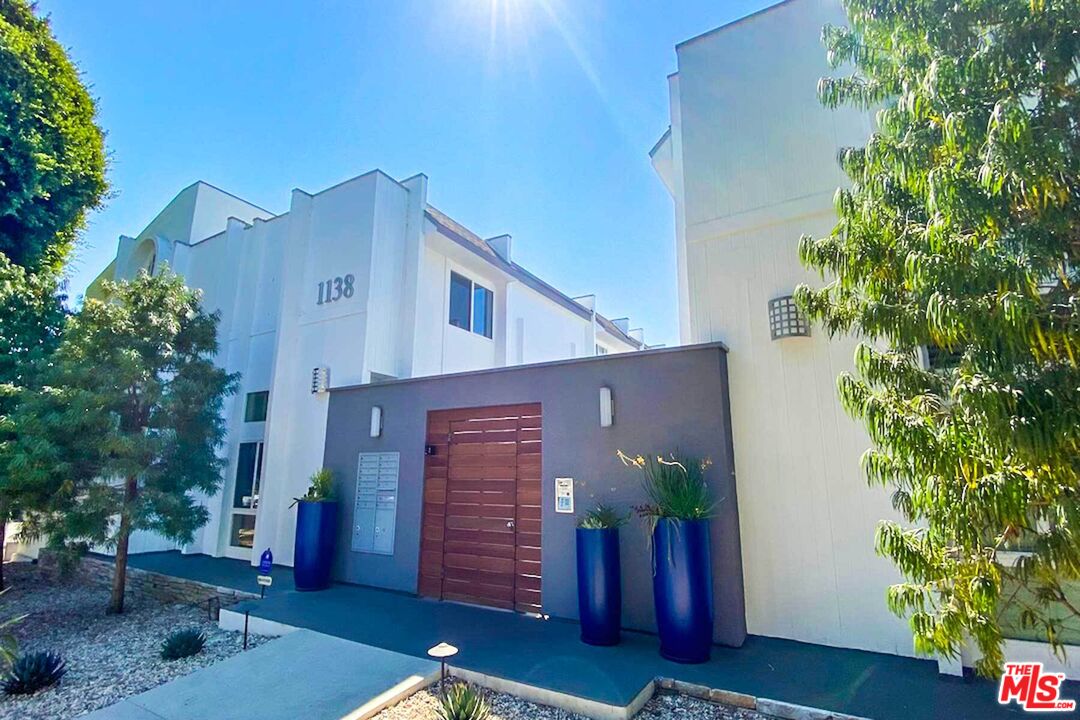 1138 20th St Unit: 12