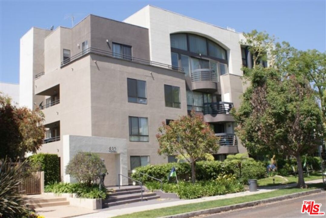 832 3rd St Unit: 301