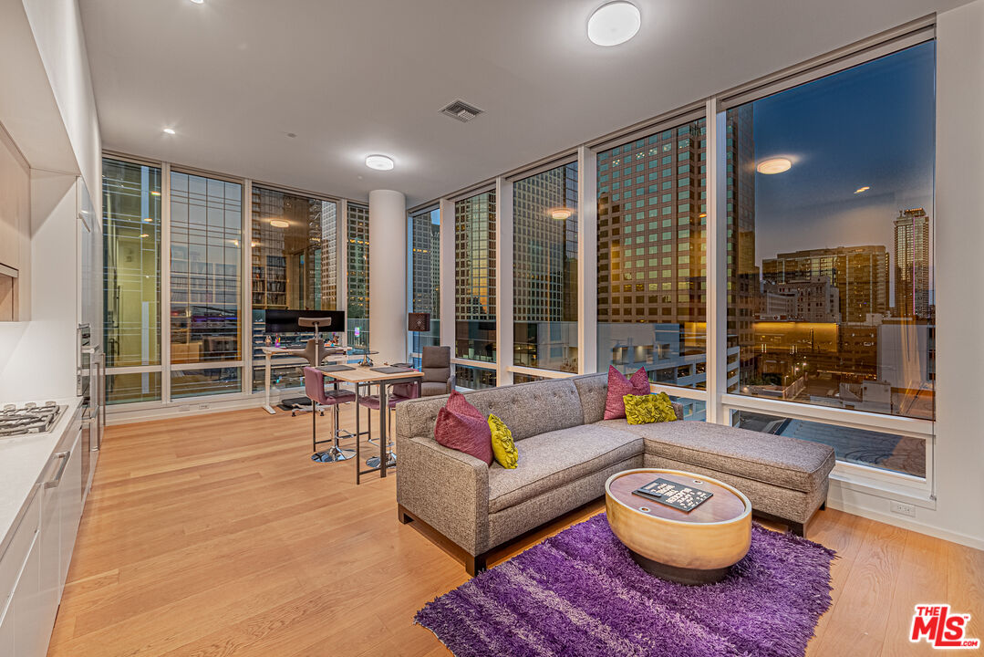 877 Francisco St Unit: 806