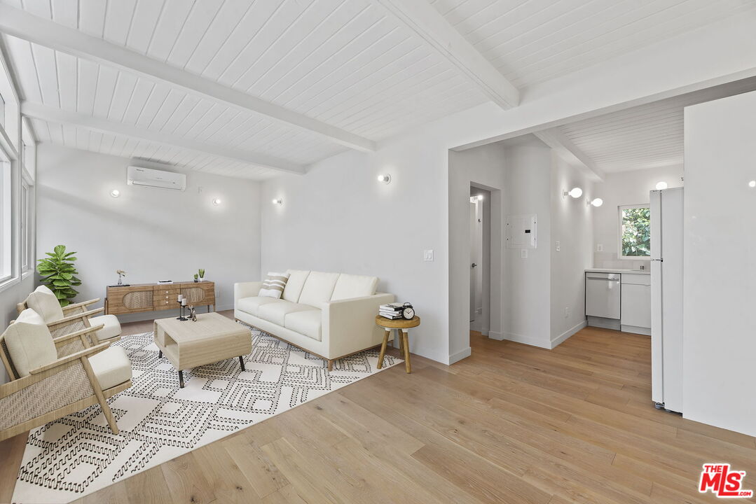 2210 Echo Park Ave Unit: 4