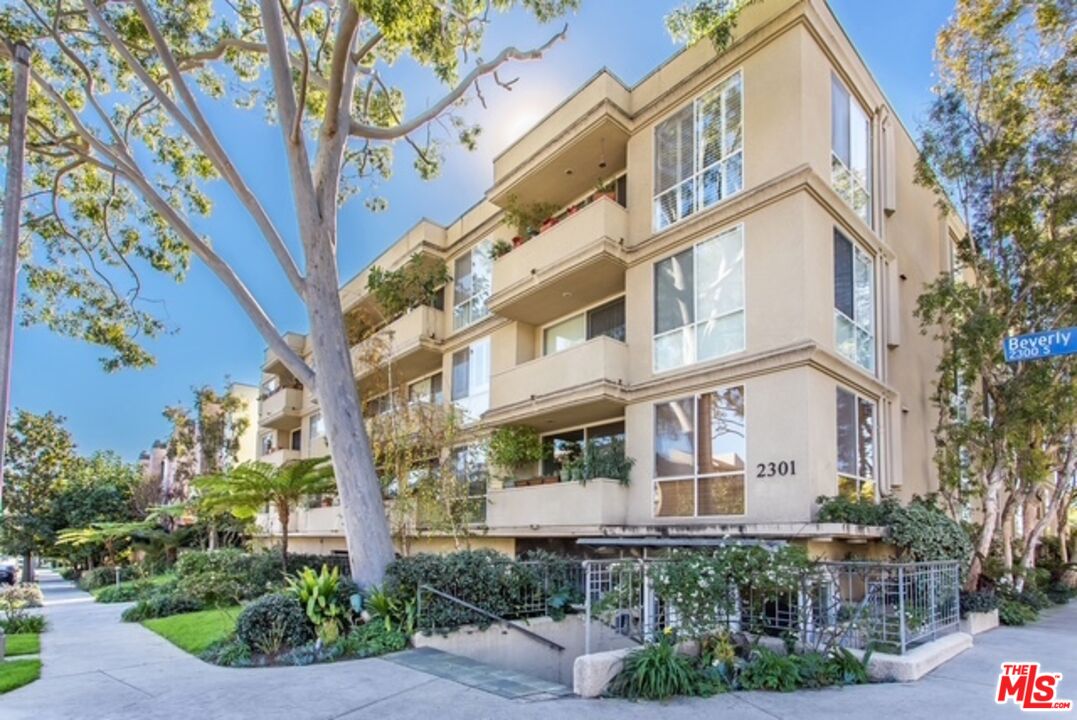 2301 S Beverly Glen Blvd Unit: 107
