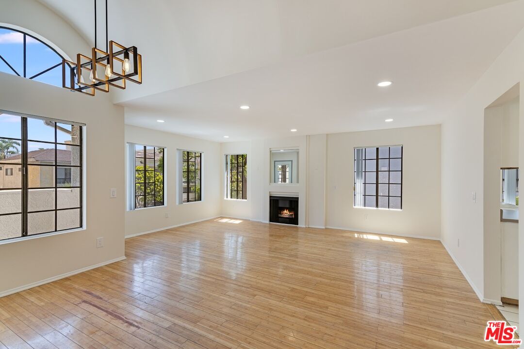 1931 Malcolm Ave Unit: 201