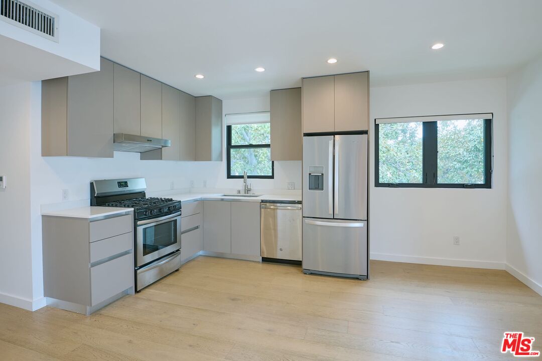 11785 Gateway Blvd Unit: 2